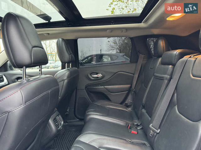 Білий Джип Cherokee, об'ємом двигуна 3.24 л та пробігом 185 тис. км за 16000 $, фото 15 на Automoto.ua