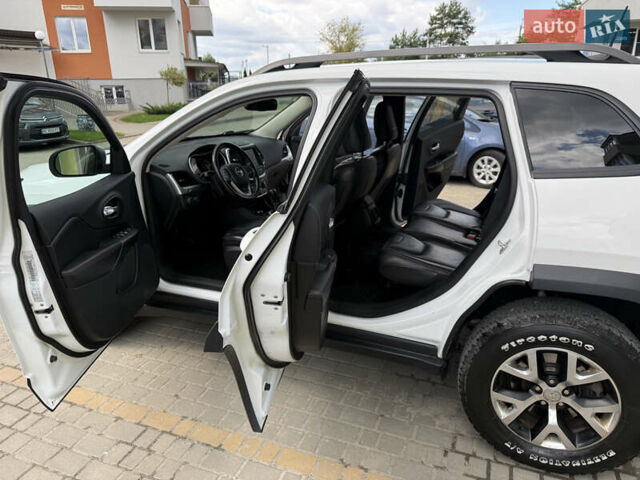 Білий Джип Cherokee, об'ємом двигуна 3.24 л та пробігом 175 тис. км за 16000 $, фото 20 на Automoto.ua