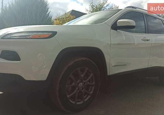 Білий Джип Cherokee, об'ємом двигуна 2.36 л та пробігом 80 тис. км за 13800 $, фото 2 на Automoto.ua