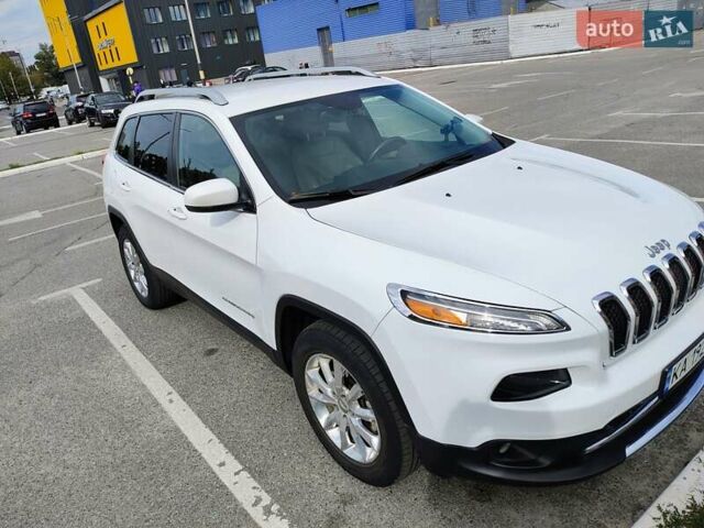 Джип Cherokee 2015 у Києві на Automoto.ua Білий Джип Cherokee, об'ємом двигуна 3.24 л та пробігом 148 тис. км за 13800 $, фото 6 на Automoto.ua