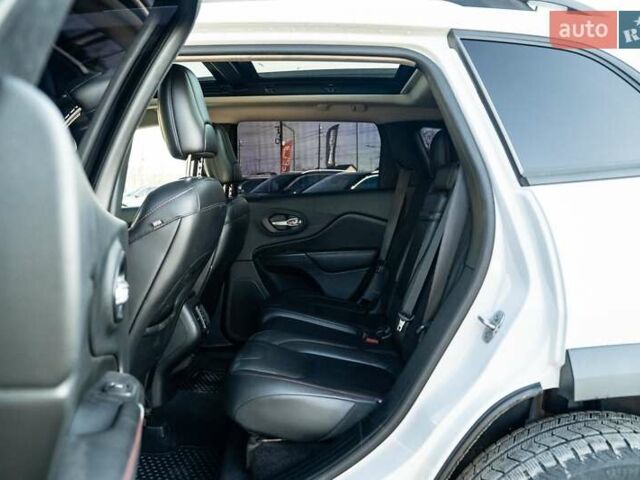 Белый Джип Чероки, объемом двигателя 3.24 л и пробегом 186 тыс. км за 17900 $, фото 36 на Automoto.ua