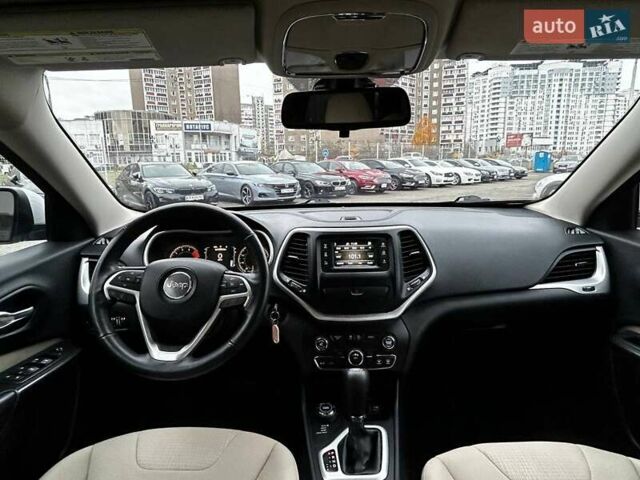 Белый Джип Чероки, объемом двигателя 3.24 л и пробегом 101 тыс. км за 16490 $, фото 25 на Automoto.ua