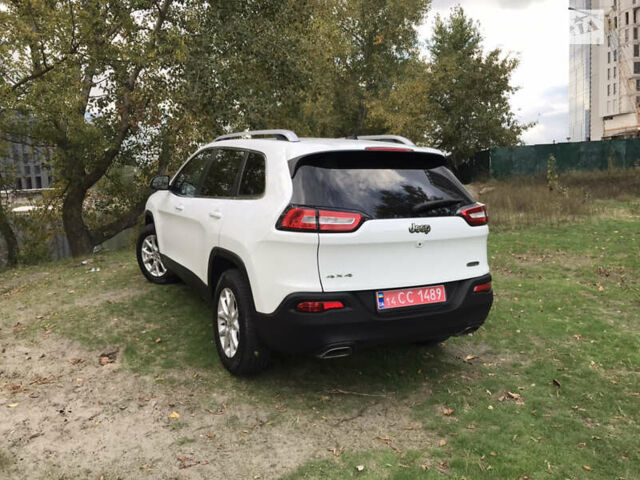 Джип Чероки 2015 в Киеве на Automoto.ua Белый Джип Чероки, объемом двигателя 3.24 л и пробегом 100 тыс. км за 15200 $, фото 21 на Automoto.ua