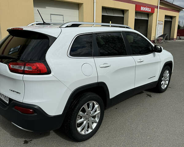 Білий Джип Cherokee, об'ємом двигуна 2.36 л та пробігом 169 тис. км за 13700 $, фото 3 на Automoto.ua