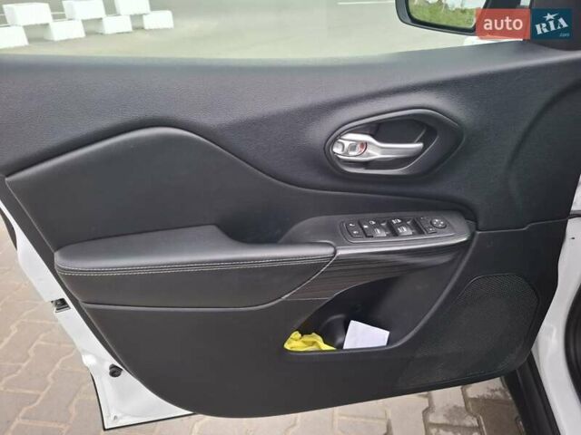 Білий Джип Cherokee, об'ємом двигуна 2.36 л та пробігом 123 тис. км за 14500 $, фото 9 на Automoto.ua