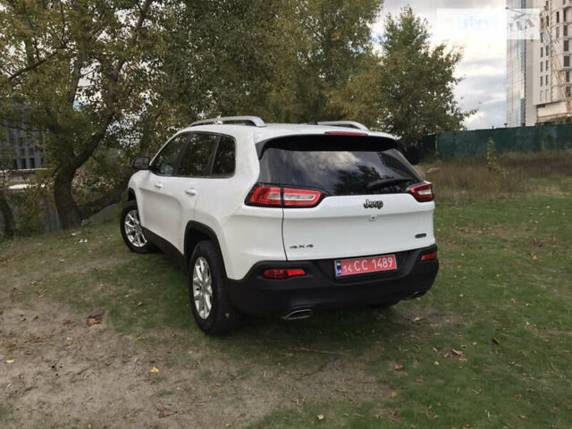 Джип Чероки 2015 в Киеве на Automoto.ua Белый Джип Чероки, объемом двигателя 3.24 л и пробегом 100 тыс. км за 15200 $, фото 22 на Automoto.ua