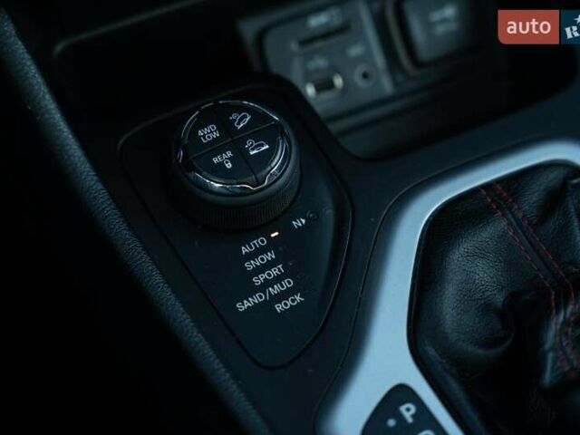 Белый Джип Чероки, объемом двигателя 3.24 л и пробегом 186 тыс. км за 17900 $, фото 32 на Automoto.ua