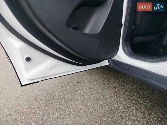 Белый Джип Чероки, объемом двигателя 0 л и пробегом 189 тыс. км за 11700 $, фото 30 на Automoto.ua