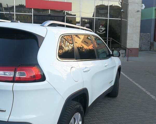 Білий Джип Cherokee, об'ємом двигуна 2.4 л та пробігом 202 тис. км за 12200 $, фото 8 на Automoto.ua