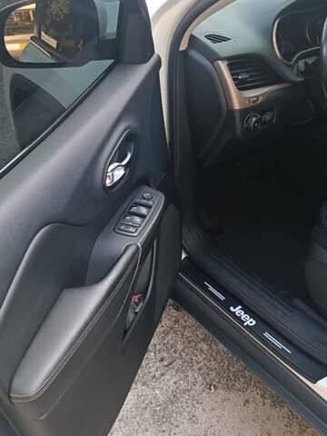 Білий Джип Cherokee, об'ємом двигуна 2.36 л та пробігом 161 тис. км за 16000 $, фото 11 на Automoto.ua