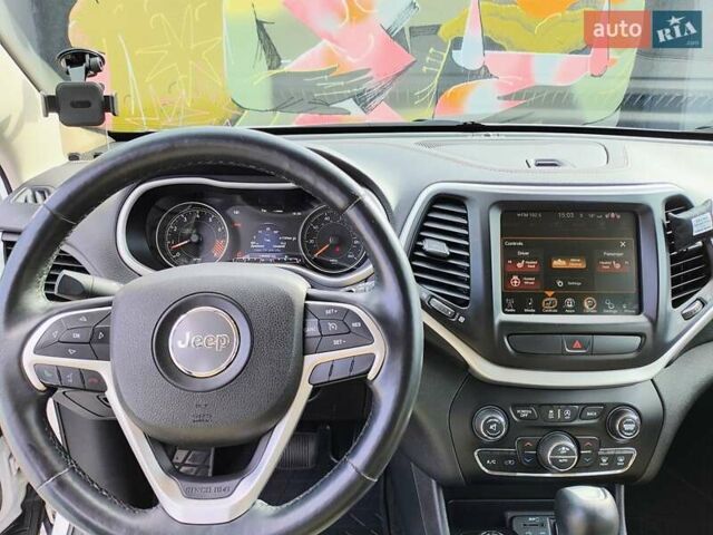 Джип Cherokee 2015 у Києві на Automoto.ua Білий Джип Cherokee, об'ємом двигуна 3.24 л та пробігом 148 тис. км за 13800 $, фото 25 на Automoto.ua