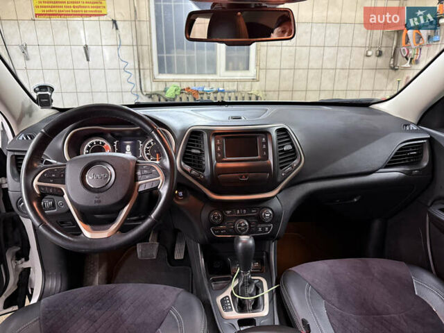 Белый Джип Чероки, объемом двигателя 3.24 л и пробегом 192 тыс. км за 13700 $, фото 12 на Automoto.ua