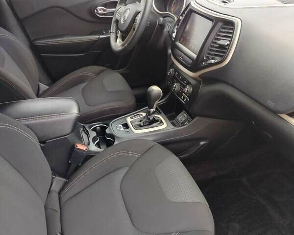 Белый Джип Чероки, объемом двигателя 0 л и пробегом 189 тыс. км за 11700 $, фото 19 на Automoto.ua