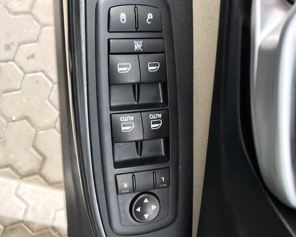 Джип Чероки 2015 в Киеве на Automoto.ua Белый Джип Чероки, объемом двигателя 3.24 л и пробегом 100 тыс. км за 15200 $, фото 26 на Automoto.ua