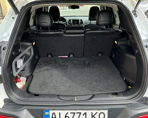Білий Джип Cherokee, об'ємом двигуна 2.36 л та пробігом 169 тис. км за 13700 $, фото 2 на Automoto.ua