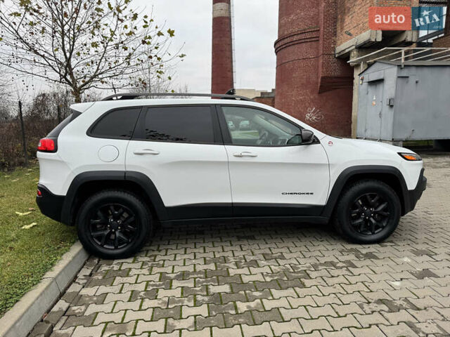 Білий Джип Cherokee, об'ємом двигуна 3.24 л та пробігом 185 тис. км за 16000 $, фото 5 на Automoto.ua