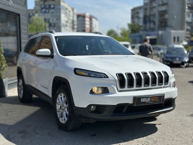Белый Джип Чероки, объемом двигателя 2.4 л и пробегом 290 тыс. км за 12500 $, фото 3 на Automoto.ua