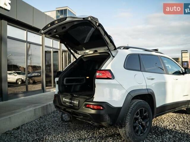 Белый Джип Чероки, объемом двигателя 3.24 л и пробегом 186 тыс. км за 17900 $, фото 6 на Automoto.ua