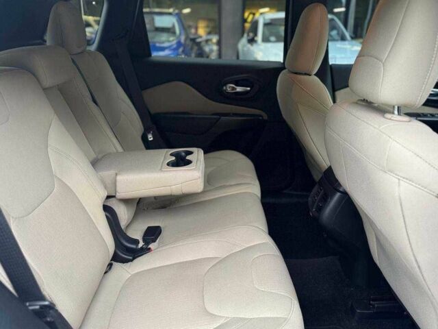 Білий Джип Cherokee, об'ємом двигуна 2.4 л та пробігом 48 тис. км за 15500 $, фото 16 на Automoto.ua