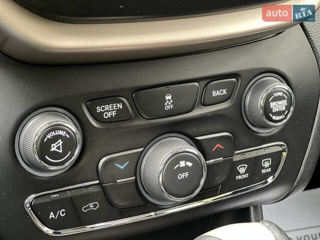 Білий Джип Cherokee, об'ємом двигуна 2.4 л та пробігом 165 тис. км за 11999 $, фото 14 на Automoto.ua