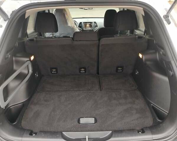 Белый Джип Чероки, объемом двигателя 0 л и пробегом 189 тыс. км за 11700 $, фото 32 на Automoto.ua