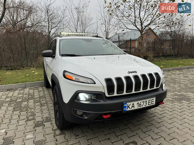 Білий Джип Cherokee, об'ємом двигуна 3.24 л та пробігом 185 тис. км за 16000 $, фото 3 на Automoto.ua