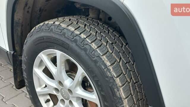 Білий Джип Cherokee, об'ємом двигуна 2.4 л та пробігом 221 тис. км за 12550 $, фото 14 на Automoto.ua