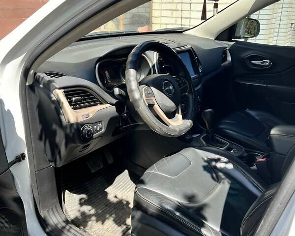 Білий Джип Cherokee, об'ємом двигуна 2.36 л та пробігом 121 тис. км за 14500 $, фото 20 на Automoto.ua