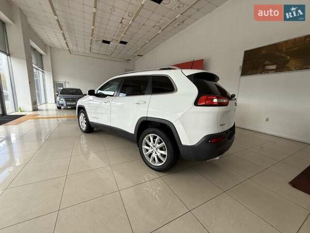 Джип Чероки 2015 в Черновцах на Automoto.ua Белый Джип Чероки, объемом двигателя 2.36 л и пробегом 123 тыс. км за 12990 $, фото 17 на Automoto.ua