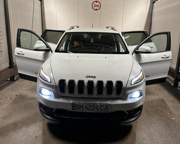 Білий Джип Cherokee, об'ємом двигуна 2.36 л та пробігом 260 тис. км за 11000 $, фото 1 на Automoto.ua