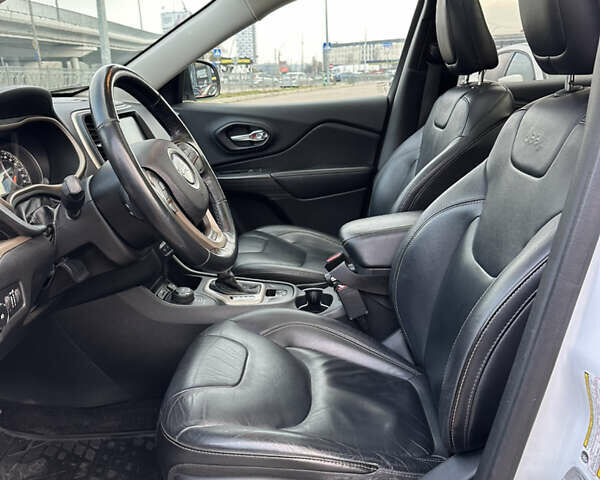 Белый Джип Чероки, объемом двигателя 3.24 л и пробегом 200 тыс. км за 12990 $, фото 14 на Automoto.ua