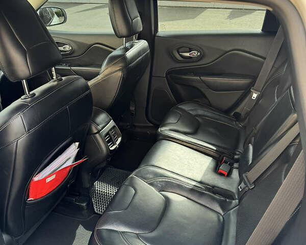 Білий Джип Cherokee, об'ємом двигуна 2.36 л та пробігом 169 тис. км за 13700 $, фото 9 на Automoto.ua