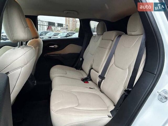 Белый Джип Чероки, объемом двигателя 3.24 л и пробегом 101 тыс. км за 16490 $, фото 9 на Automoto.ua