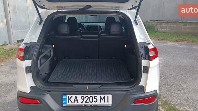 Білий Джип Cherokee, об'ємом двигуна 2.36 л та пробігом 161 тис. км за 16000 $, фото 8 на Automoto.ua