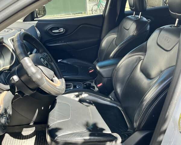 Білий Джип Cherokee, об'ємом двигуна 2.36 л та пробігом 121 тис. км за 14500 $, фото 22 на Automoto.ua