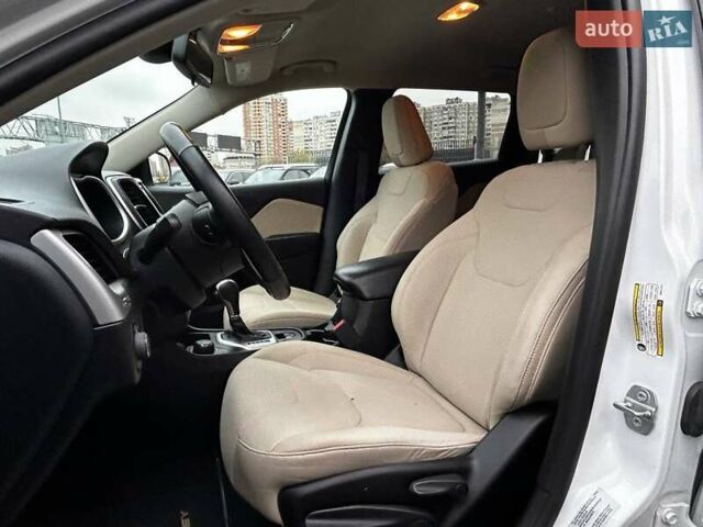 Белый Джип Чероки, объемом двигателя 3.24 л и пробегом 101 тыс. км за 16490 $, фото 8 на Automoto.ua