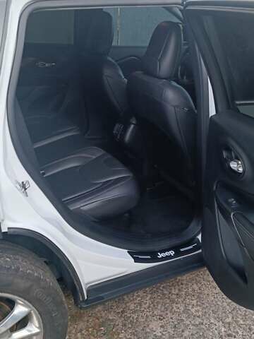 Білий Джип Cherokee, об'ємом двигуна 2.36 л та пробігом 161 тис. км за 16000 $, фото 14 на Automoto.ua