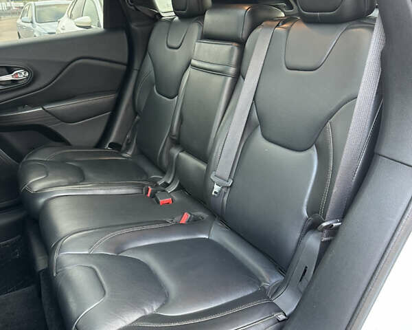 Белый Джип Чероки, объемом двигателя 3.24 л и пробегом 200 тыс. км за 12990 $, фото 23 на Automoto.ua