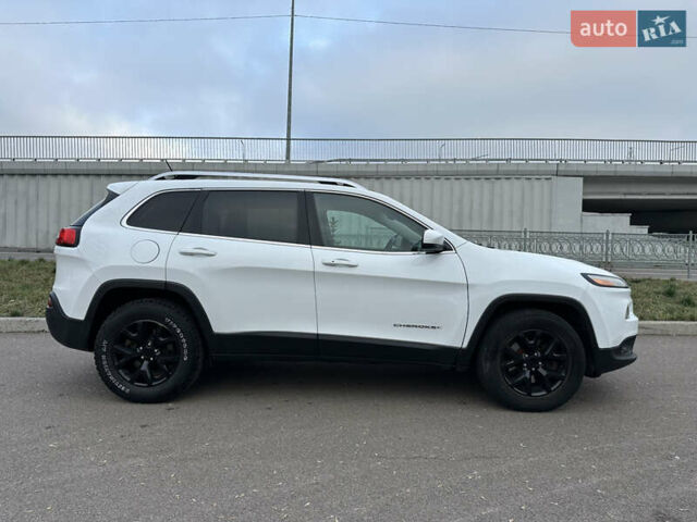 Белый Джип Чероки, объемом двигателя 3.24 л и пробегом 200 тыс. км за 12990 $, фото 4 на Automoto.ua