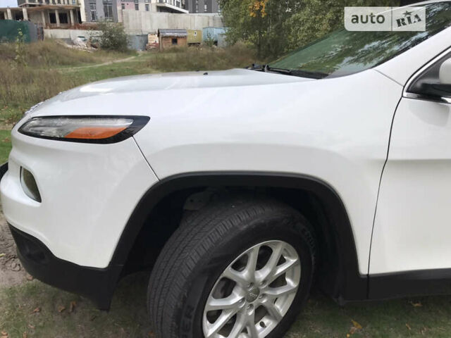Джип Чероки 2015 в Киеве на Automoto.ua Белый Джип Чероки, объемом двигателя 3.24 л и пробегом 100 тыс. км за 15200 $, фото 3 на Automoto.ua