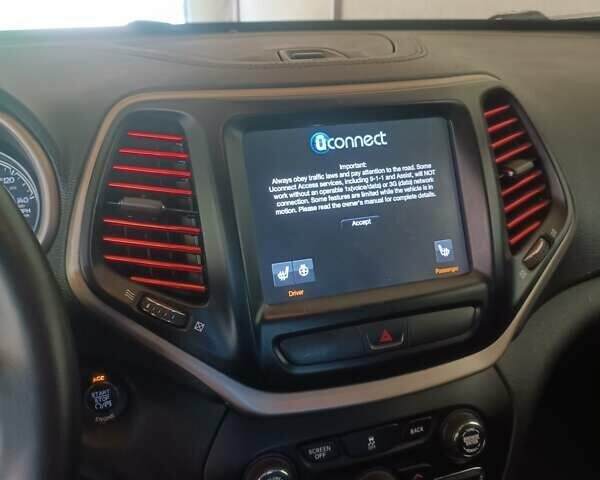 Білий Джип Cherokee, об'ємом двигуна 2.36 л та пробігом 240 тис. км за 14000 $, фото 9 на Automoto.ua