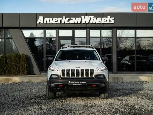 Белый Джип Чероки, объемом двигателя 3.24 л и пробегом 186 тыс. км за 17900 $, фото 1 на Automoto.ua