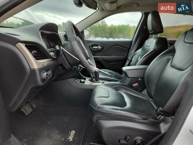 Белый Джип Чероки, объемом двигателя 2.36 л и пробегом 164 тыс. км за 2900 $, фото 6 на Automoto.ua