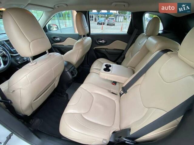 Білий Джип Cherokee, об'ємом двигуна 2.36 л та пробігом 187 тис. км за 13490 $, фото 57 на Automoto.ua