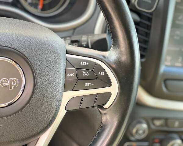 Білий Джип Cherokee, об'ємом двигуна 2.36 л та пробігом 187 тис. км за 13490 $, фото 32 на Automoto.ua