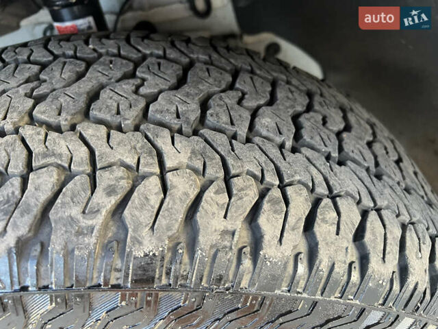 Білий Джип Cherokee, об'ємом двигуна 2.36 л та пробігом 184 тис. км за 13800 $, фото 34 на Automoto.ua