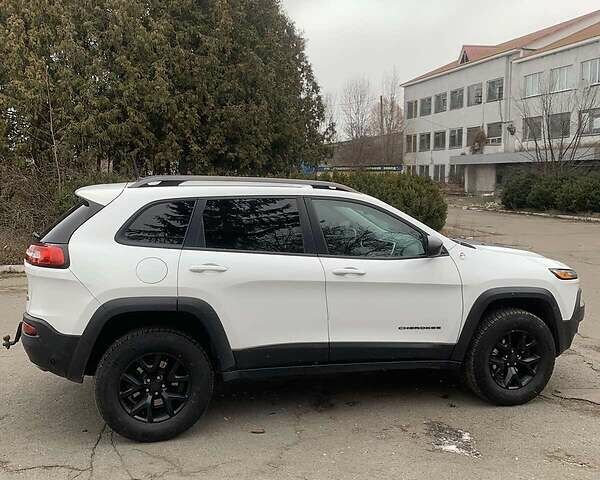 Білий Джип Cherokee, об'ємом двигуна 3.2 л та пробігом 163 тис. км за 16000 $, фото 1 на Automoto.ua