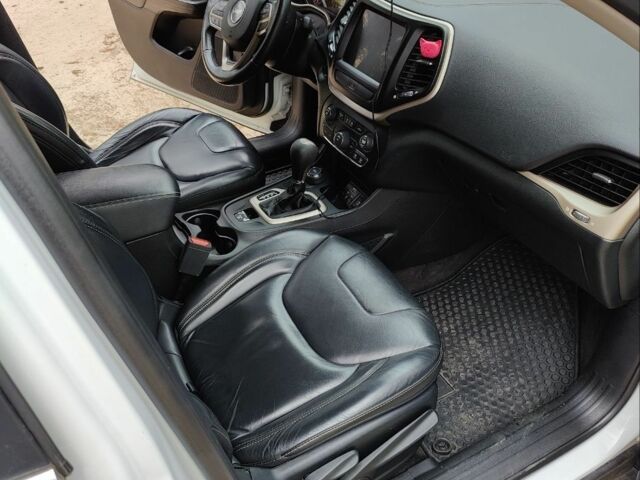 Белый Джип Чероки, объемом двигателя 3.2 л и пробегом 140 тыс. км за 13700 $, фото 7 на Automoto.ua