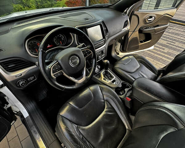 Білий Джип Cherokee, об'ємом двигуна 2.36 л та пробігом 155 тис. км за 13900 $, фото 15 на Automoto.ua