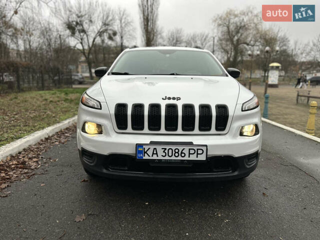 Белый Джип Чероки, объемом двигателя 2.36 л и пробегом 118 тыс. км за 13999 $, фото 1 на Automoto.ua